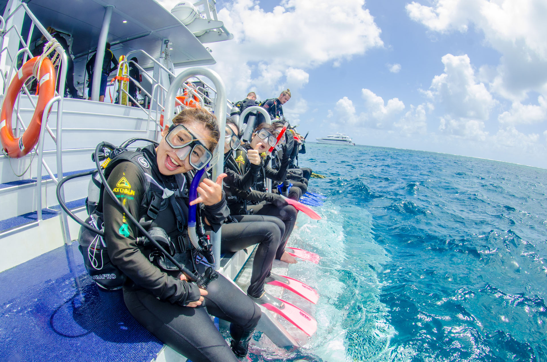 great barrier reef dive trips